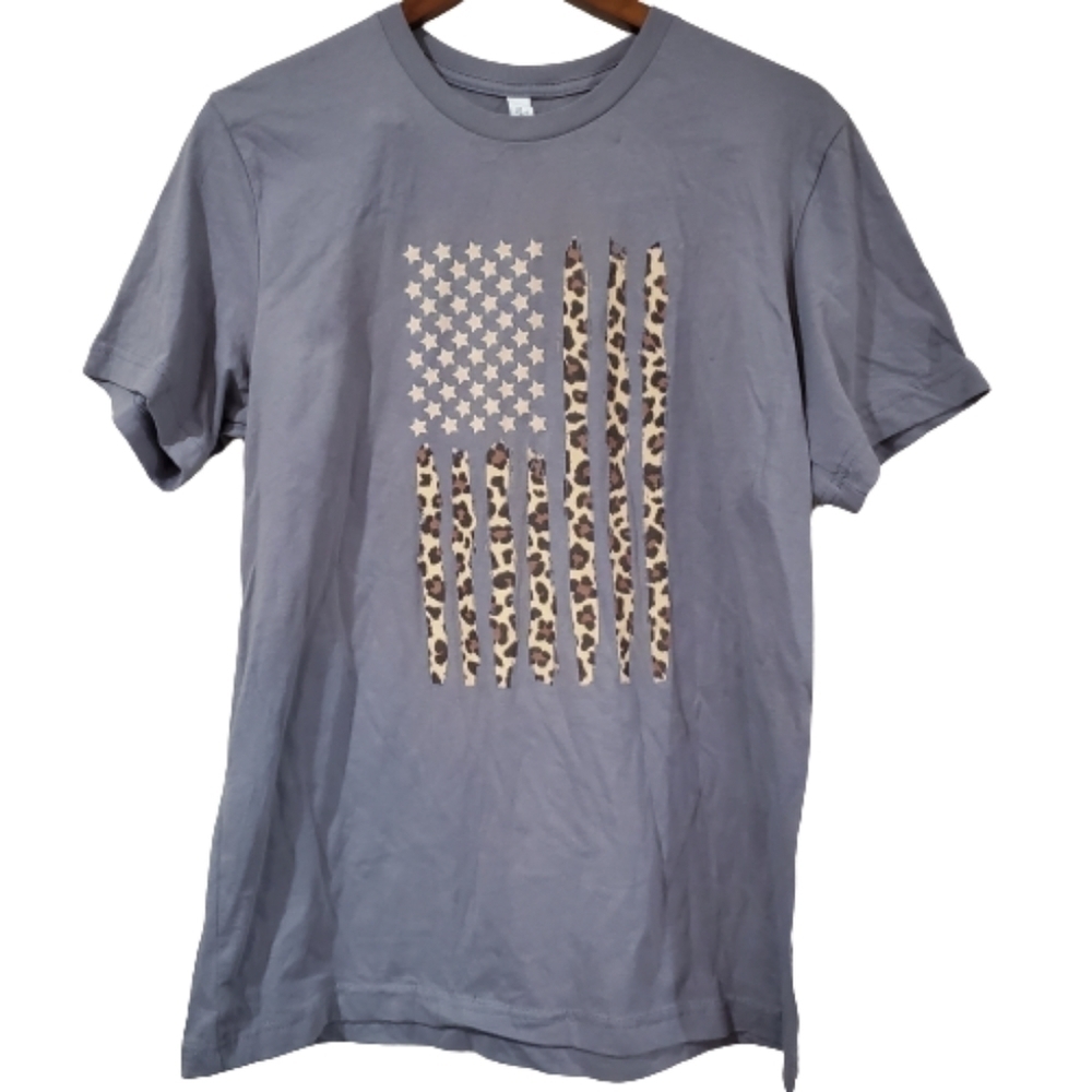 NWT Gray USA Leopard Print Flag Short Sleeve Crew Neck Size Large